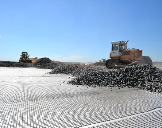 Combination grid made of polyester geogrid 50/50 kN/m 25x25 mm, PP fleece GRK-3 150 g/m²