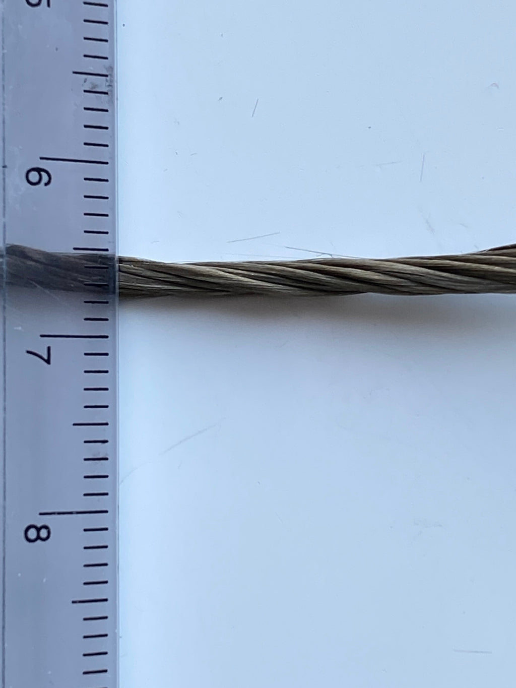 Fil torsadé en fibre de basalte 14 µm 3600 tex (400 tex x 9 Z75) encollage au silane pour EP, VE