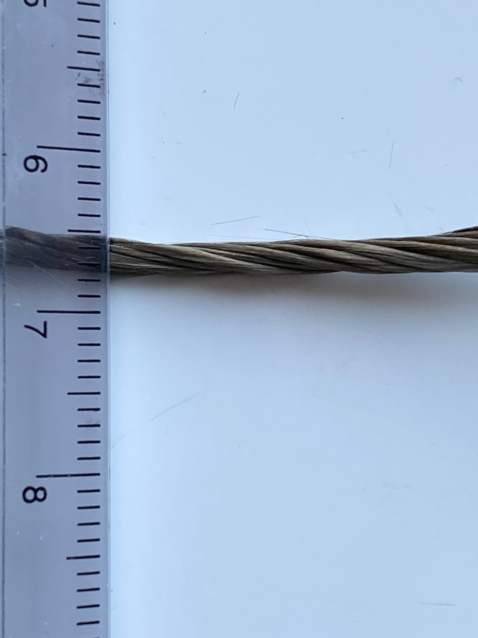 Fil torsadé en fibre de basalte 14 µm 3600 tex (400 tex x 9 Z75) encollage au silane pour EP, VE